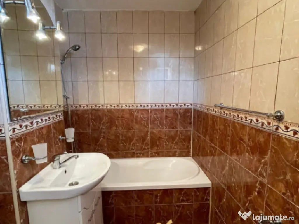 Chirie apartament 4 camere 88 mp mobilat și utilat - Centru