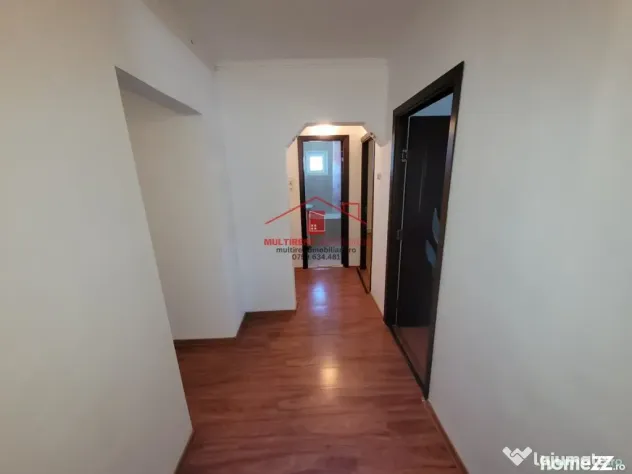 Apartament 3 camere cu centrala pe gaz !