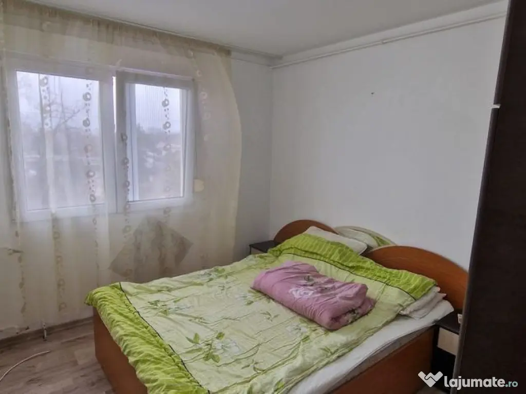 Doua camere in zona sediu politie.