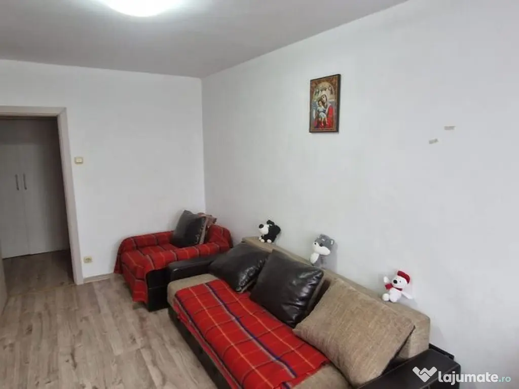 Doua camere in zona sediu politie.