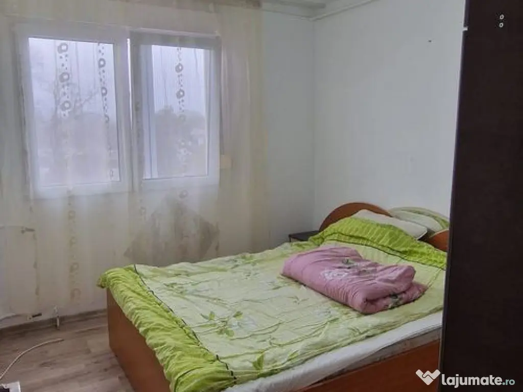 Doua camere in zona sediu politie.