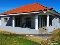 Casă cu 4 camere de vânzare