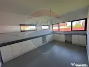 Casă cu 4 camere de vânzare 