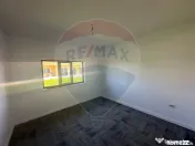 Casă cu 4 camere de vânzare 