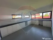 Casă cu 4 camere de vânzare 