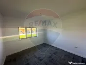 Casă cu 4 camere de vânzare 