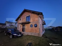 Casa la rosu, P+M, 120 mpu, teren 800 mp, zona Simnicu de su