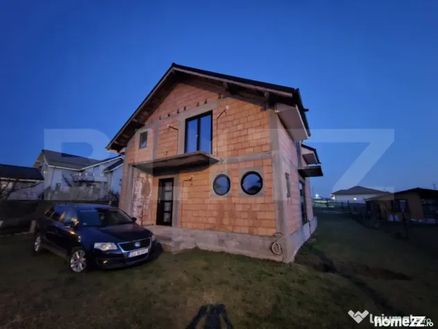 Casa la rosu, P+M, 120 mpu, teren 800 mp, zona Simnicu de su - Simnicu De Sus (Dolj)