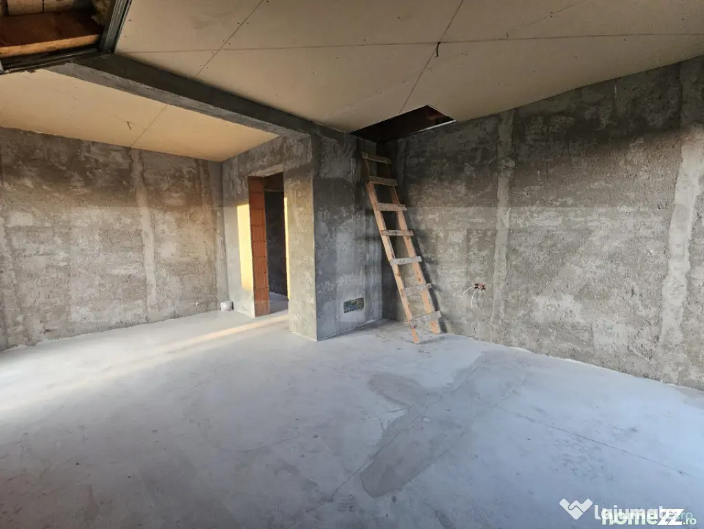 Casa la rosu, P+M, 120 mpu, teren 800 mp, zona Simnicu de su - Simnicu De Sus (Dolj)