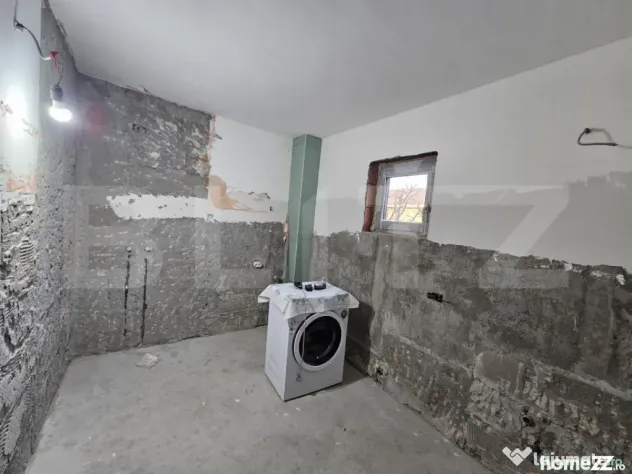 Casa la rosu, P+M, 120 mpu, teren 800 mp, zona Simnicu de su - Simnicu De Sus (Dolj)
