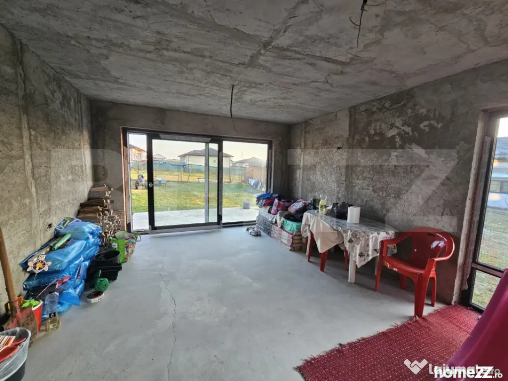 Casa la rosu, P+M, 120 mpu, teren 800 mp, zona Simnicu de su - Simnicu De Sus (Dolj)
