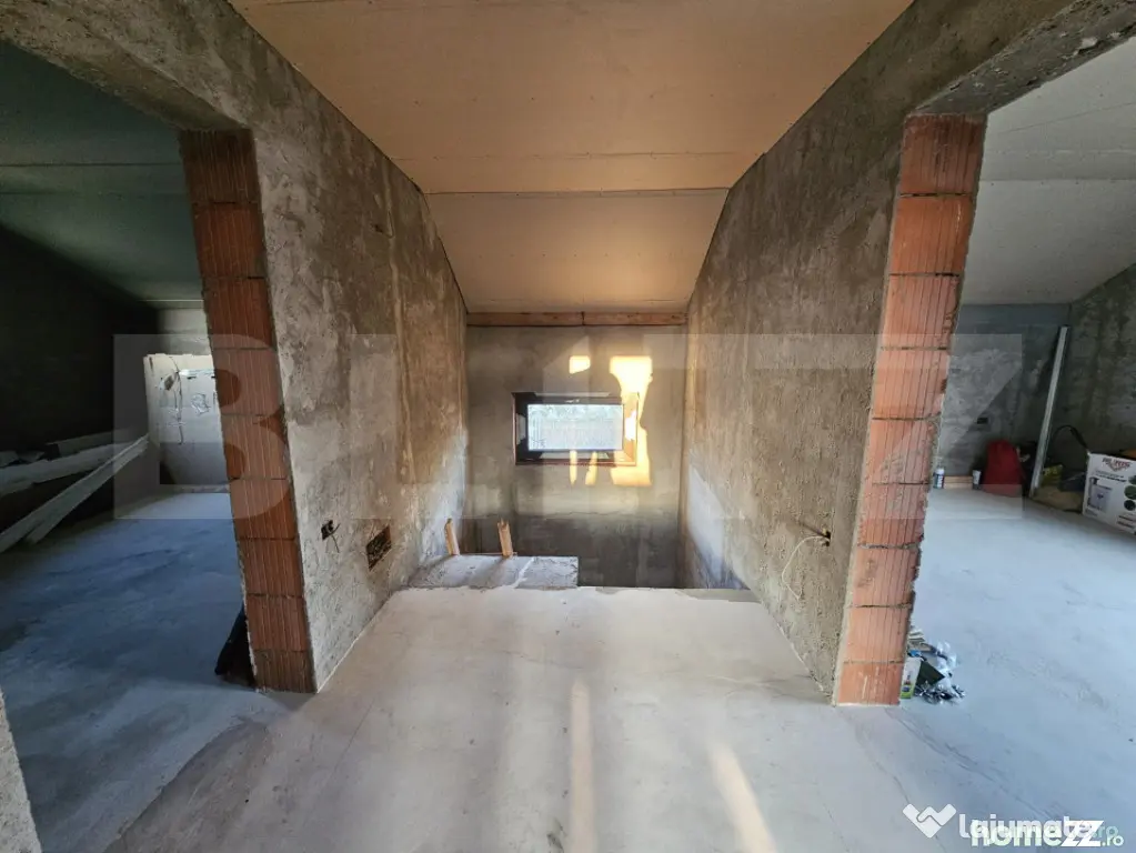 Casa la rosu, P+M, 120 mpu, teren 800 mp, zona Simnicu de su - Simnicu De Sus (Dolj)