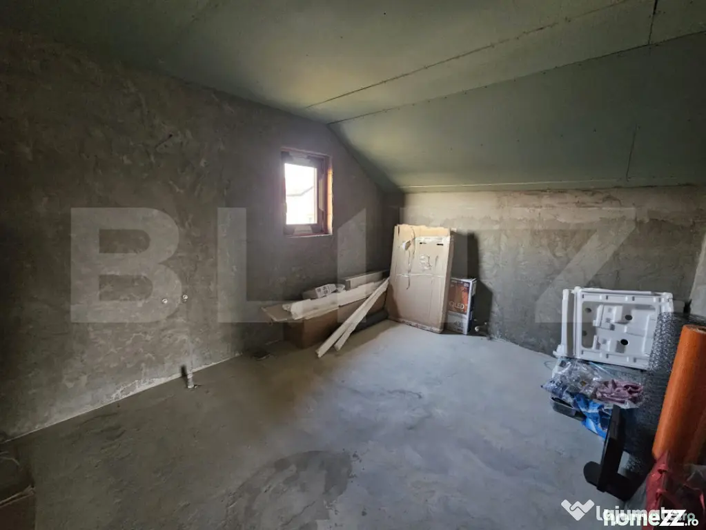 Casa la rosu, P+M, 120 mpu, teren 800 mp, zona Simnicu de su - Simnicu De Sus (Dolj)