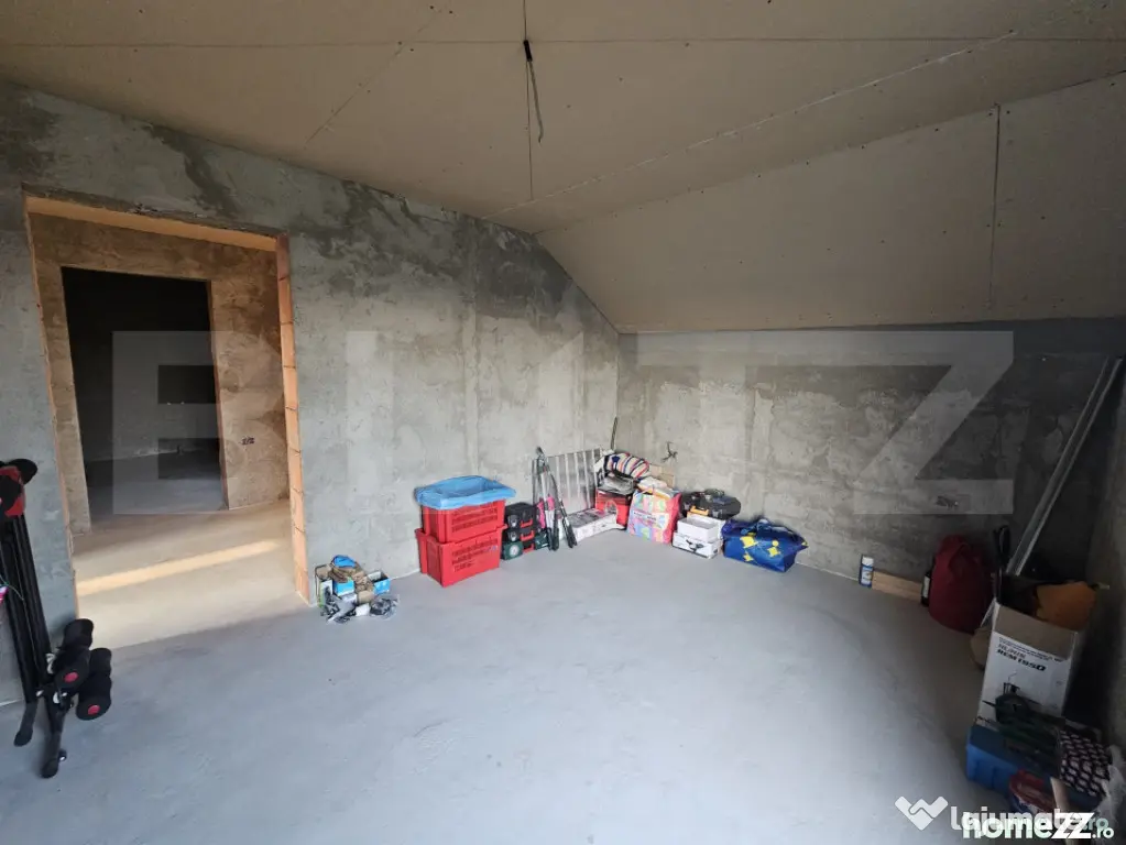 Casa la rosu, P+M, 120 mpu, teren 800 mp, zona Simnicu de su - Simnicu De Sus (Dolj)