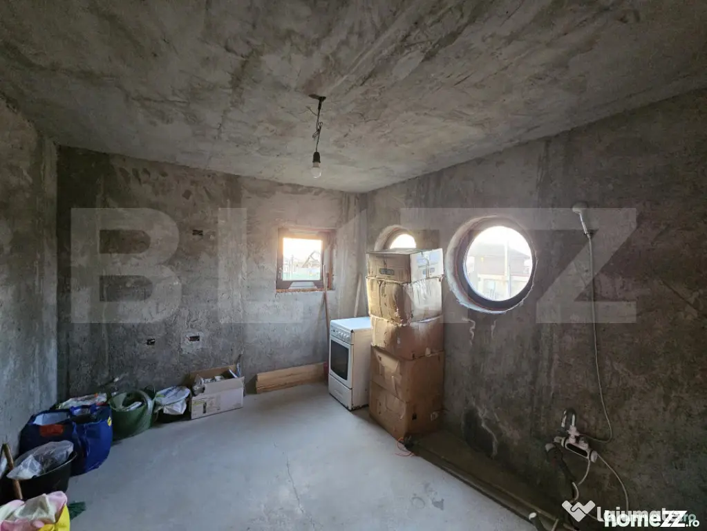 Casa la rosu, P+M, 120 mpu, teren 800 mp, zona Simnicu de su - Simnicu De Sus (Dolj)