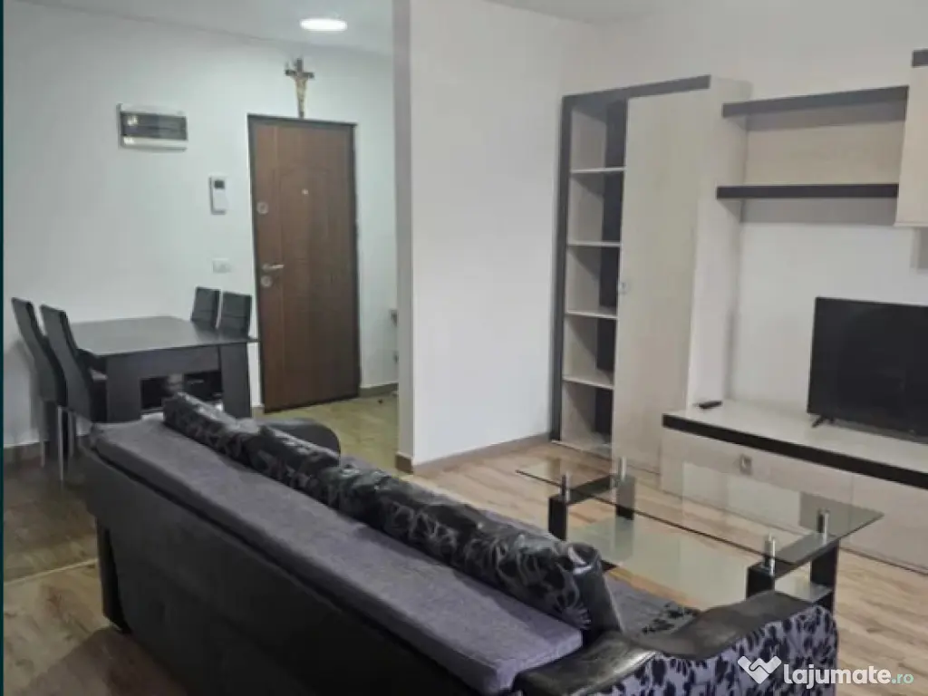Apartament 2 camere, decomandat - zona Tractorul