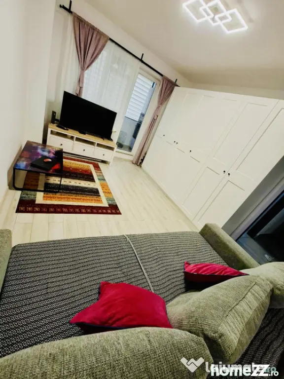 Super apartament 3 camere utilat și mobilat complet zona li