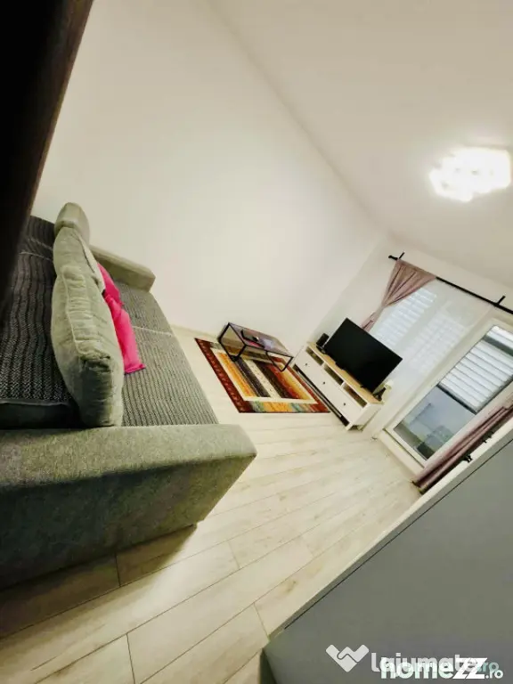 Super apartament 3 camere utilat și mobilat complet zona li