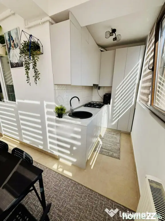 Super apartament 3 camere utilat și mobilat complet zona li