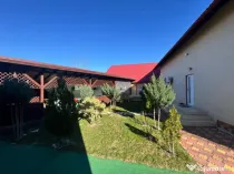 Proprietate premium cu 2 case și terasă pentru evenimente,