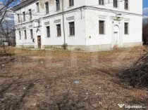 BLOC la pret de APARTAMENT:Cladire vanzare pe 3 nivele, 15 c