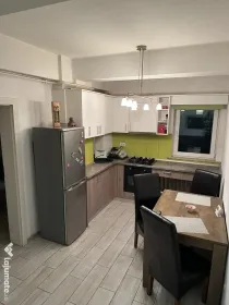 1 Mai, Apartament 2 camere decomandate, Medicina, centrala termica, parcare privata