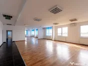 Clădire de birouri cu 12 parcări în incintă privată,... 