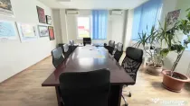 Clădire de birouri cu 12 parcări în incintă privată,...