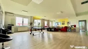 Clădire de birouri cu 12 parcări în incintă privată,... 