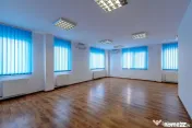 Clădire de birouri cu 12 parcări în incintă privată,... 