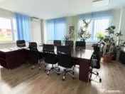 Clădire de birouri cu 12 parcări în incintă privată,... 