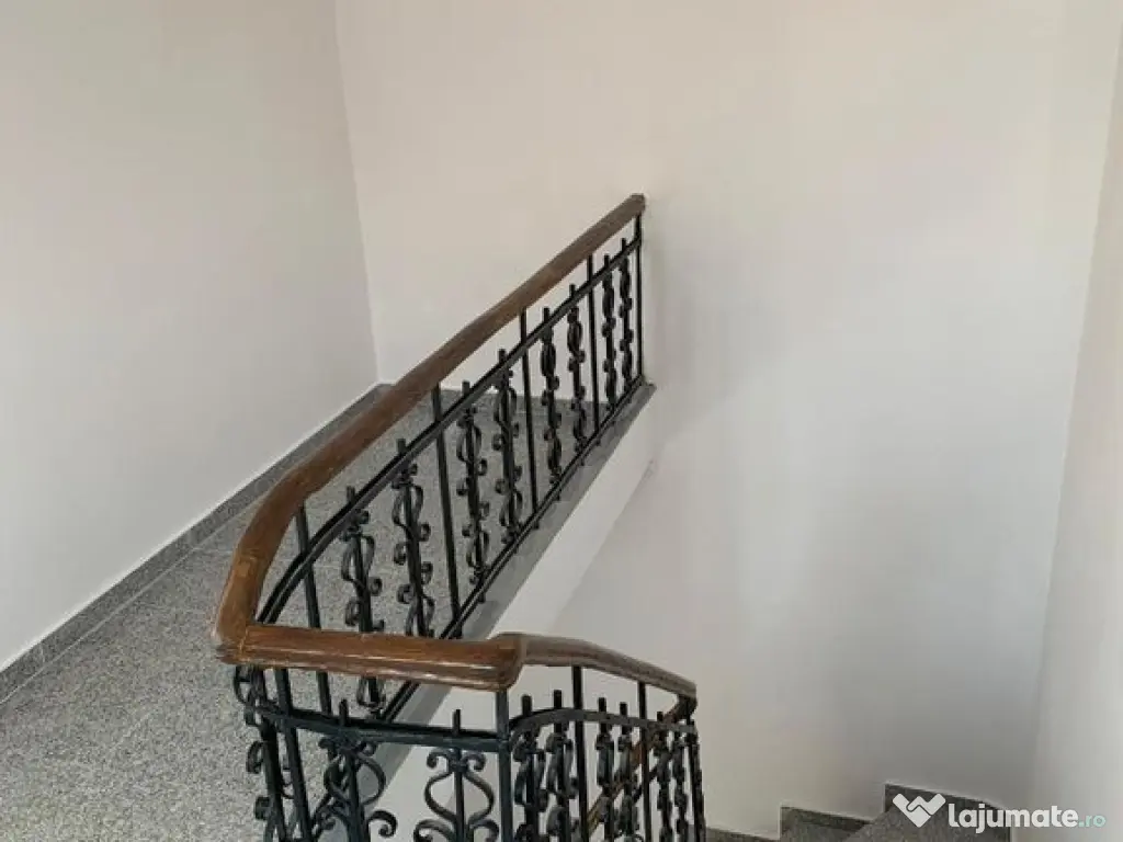 Casa cu destinatie comerciala 335 mp