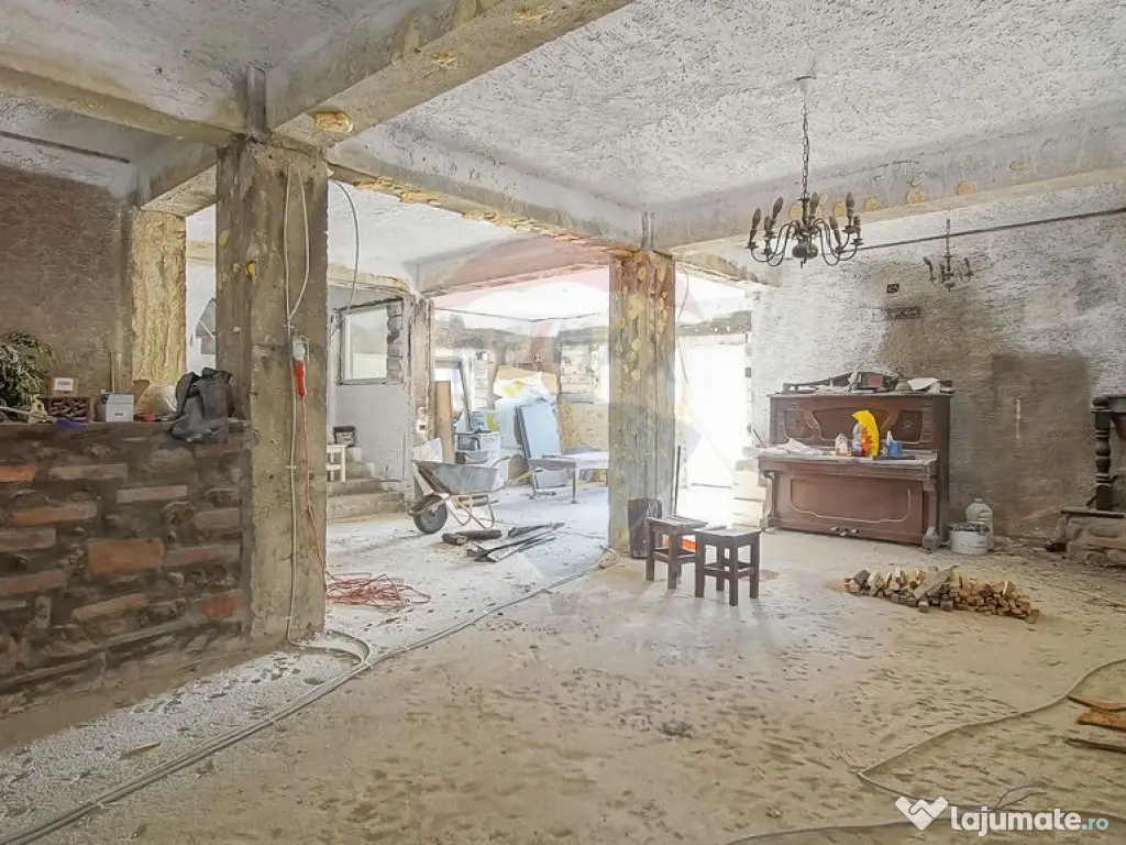 Pensiune în renovare + Casă lemn, priveliște superbă,...