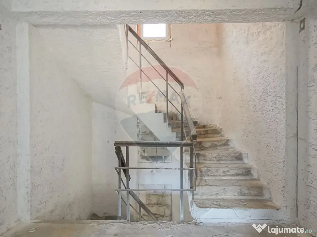 Pensiune în renovare + Casă lemn, priveliște superbă,...