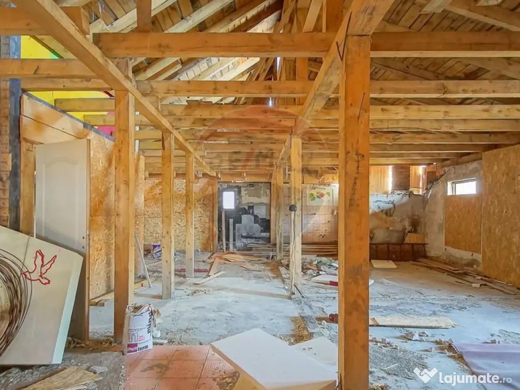 Pensiune în renovare + Casă lemn, priveliște superbă,...