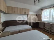 Casă mobilată, cu garaj și foișor – Zonă liniștită 