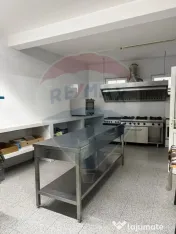 Casă / Vilă cu 8 camere de vânzare în zona Central 