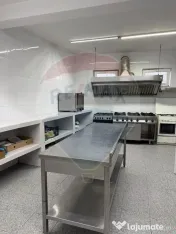 Casă / Vilă cu 8 camere de vânzare în zona Central 