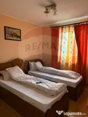 Casă / Vilă cu 8 camere de vânzare în zona Central 