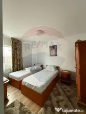 Casă / Vilă cu 8 camere de vânzare în zona Central 