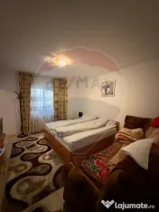 Casă / Vilă cu 8 camere de vânzare în zona Central 