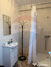 Casă / Vilă cu 8 camere de vânzare în zona Central 