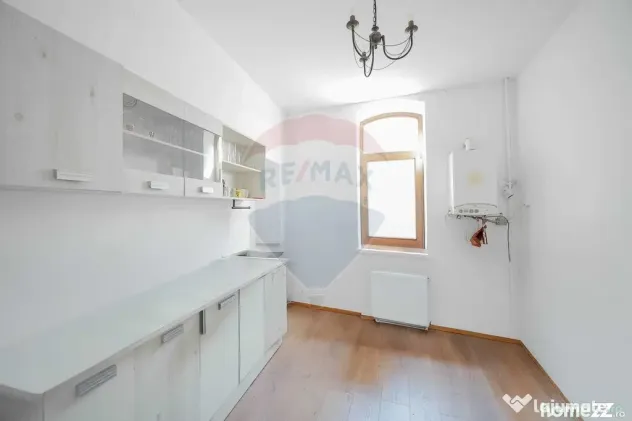 Spațiu Comercial + Birouri de Închiriat – 235 mp – ...