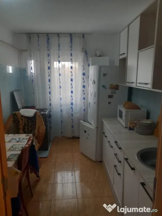 Apartament 3 camere, confort 1 decomandat, zona Vidin.