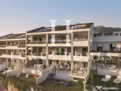 Penthouse cu piscină și priveliști spre mare, situată într-o zonă privilegiată 