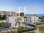 Penthouse cu piscină și priveliști spre mare, situată într-o zonă privilegiată 