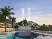 Penthouse cu piscină și priveliști spre mare, situată într-o zonă privilegiată 