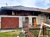 Casă din cărămidă cu teren generos de 2460 mp și ane... 