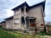Casă din cărămidă cu teren generos de 2460 mp și ane... 