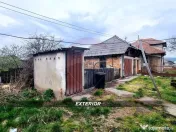 Casă din cărămidă cu teren generos de 2460 mp și ane... 